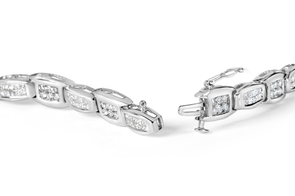 14K White Gold 2-1/2 Cttw Round-Brilliant & Baguette Cut Diamond 7