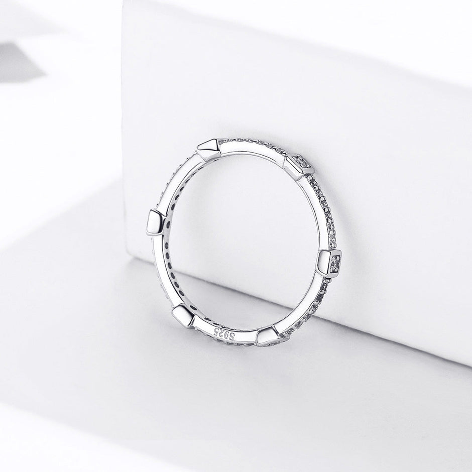 925 Sterling Silver Ring with Pavé Setting CZ - Size 6.0
